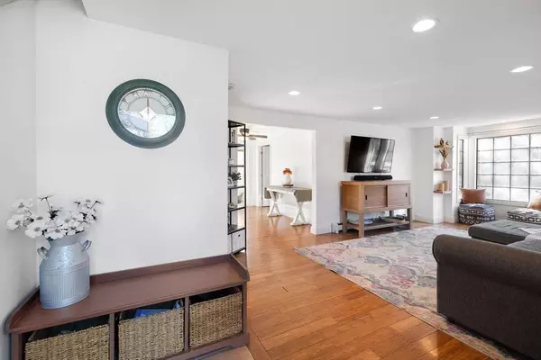 8 Blair Cir, Mashpee, MA 02649