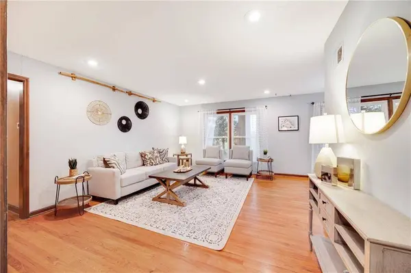 815 NE MULBERRY ST, Lee's Summit, MO 64086