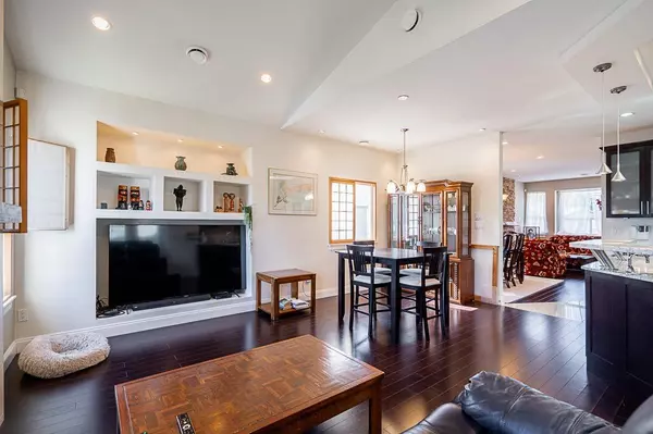 18866 122B AVE, Pitt Meadows, BC V3Y 1S4