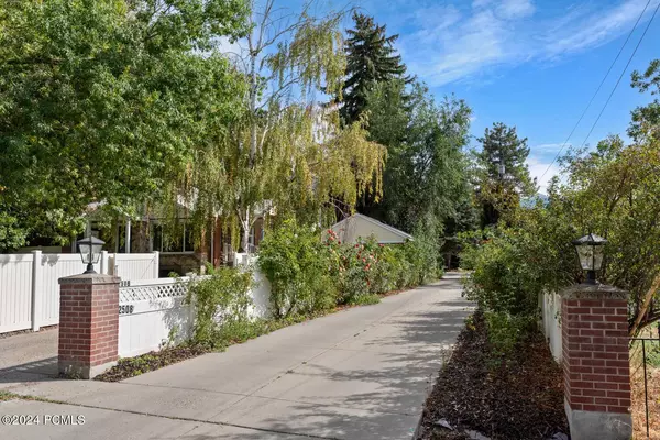 2508 E Murray Holladay Rd, Holladay, UT 84117