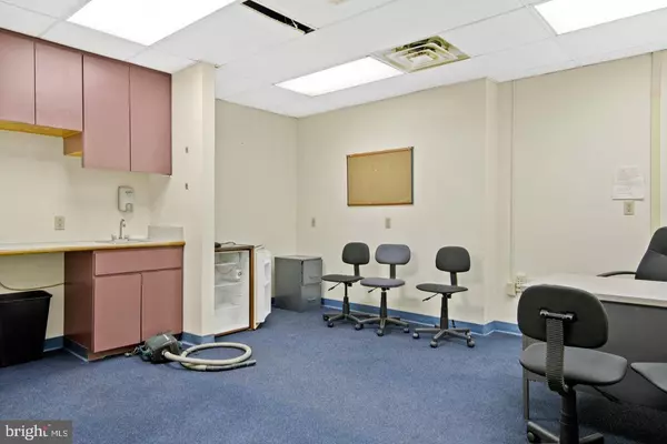 9 N 6TH ST, Vineland, NJ 08360