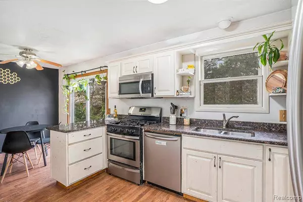 807 N CASS Avenue, Vassar, MI 48768