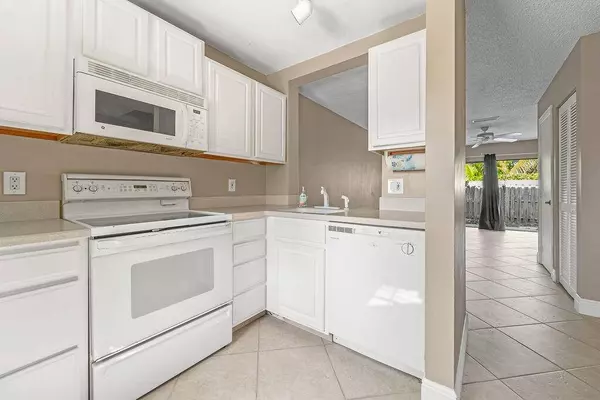 412 N Cypress DR 14, Tequesta, FL 33469