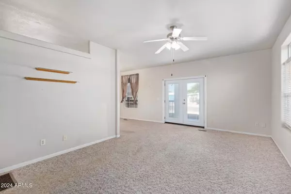 221 E MICHELLE Drive, Phoenix, AZ 85022