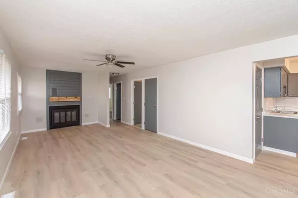 279 Amsterdam Dr, Xenia, OH 45385