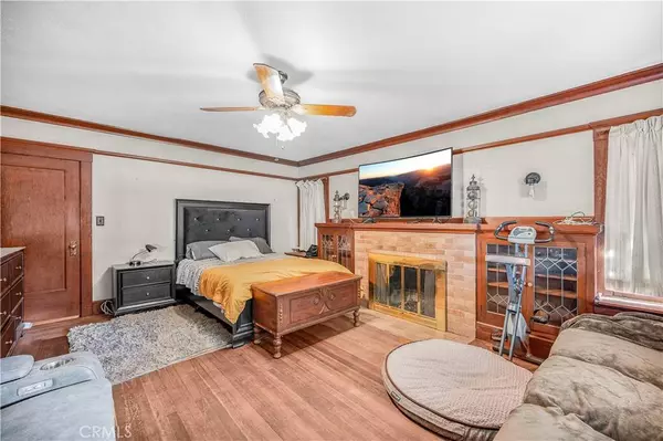 530 W Kaweah AVE, Visalia, CA 93277