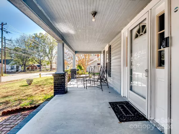 434 3rd ST SE, Hickory, NC 28602