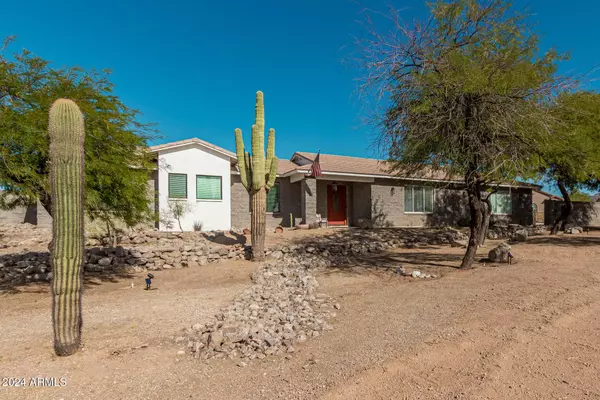 8052 E MCDOWELL Road, Mesa, AZ 85207