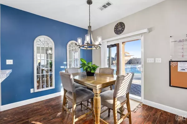 121 Woodlands Meadow Court, Bakersfield, CA 93308