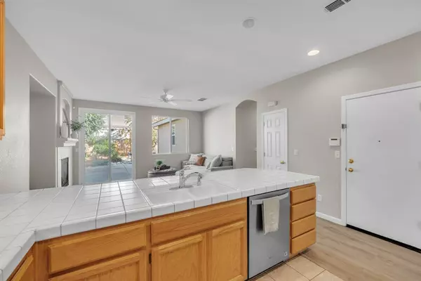 3126 Tintorera WAY, Sacramento, CA 95833