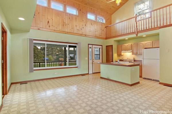 39876 N Circle AVE, Antioch, IL 60002