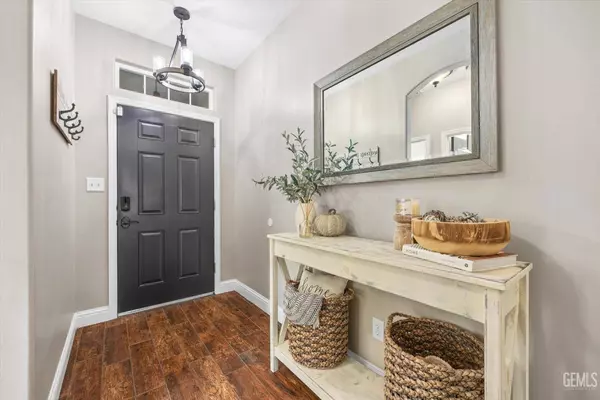 121 Woodlands Meadow Court, Bakersfield, CA 93308