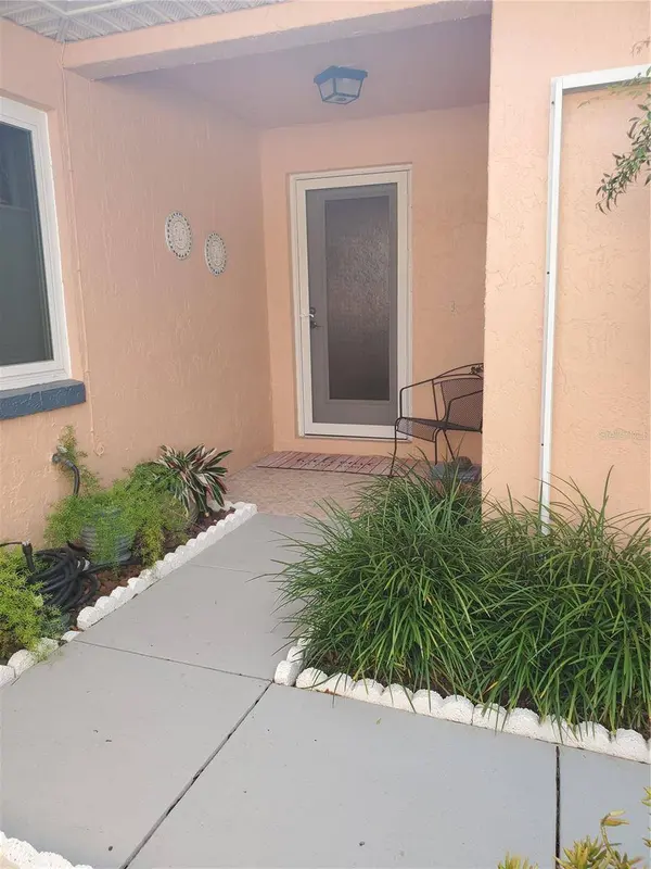 956 AVALON AVE, Lady Lake, FL 32159