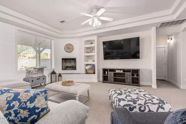 8052 E MCDOWELL Road, Mesa, AZ 85207