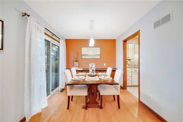 815 NE MULBERRY ST, Lee's Summit, MO 64086