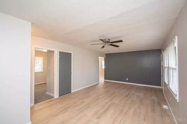 279 Amsterdam Dr, Xenia, OH 45385