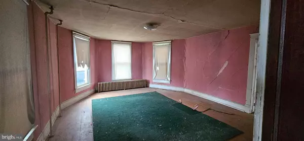 232 CRAWFORD ST, Strasburg, VA 22657