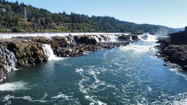 306 4th Ave, Oregon City, OR 97045-3148