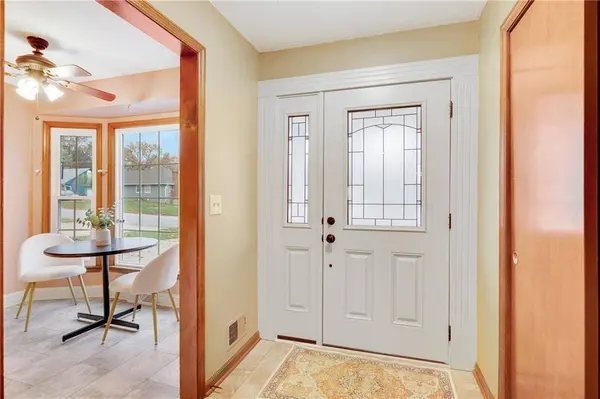 815 NE MULBERRY ST, Lee's Summit, MO 64086