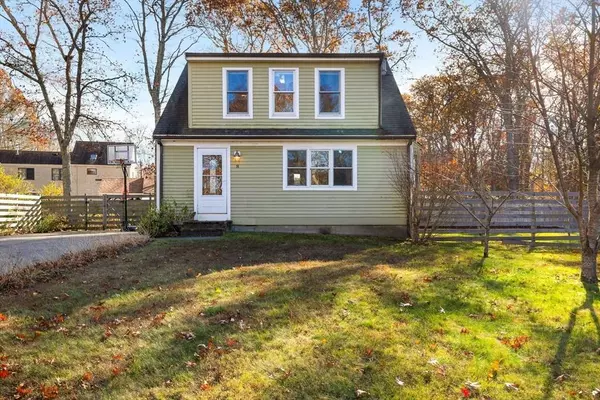 8 Blair Cir, Mashpee, MA 02649