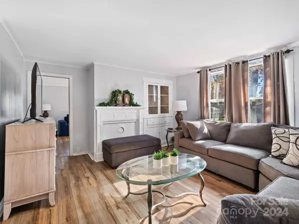 434 3rd ST SE, Hickory, NC 28602