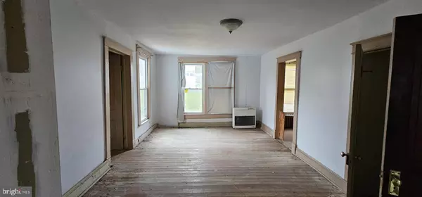 232 CRAWFORD ST, Strasburg, VA 22657