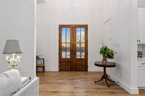 599 Silver Leaf Drive, Sunset, TX 76270