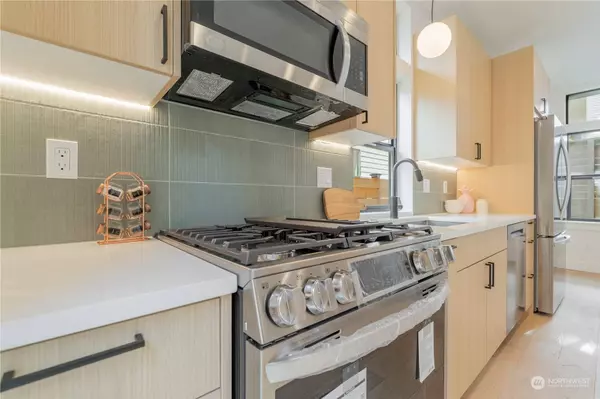 5537 34th AVE NE #B, Seattle, WA 98105