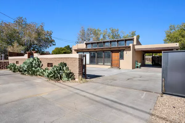 607 GRIEGOS RD NW, Albuquerque, NM 87107