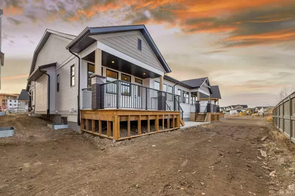 15 Coopersfield SW #400, Airdrie, AB T4B 5P5