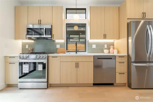 5537 34th AVE NE #B, Seattle, WA 98105