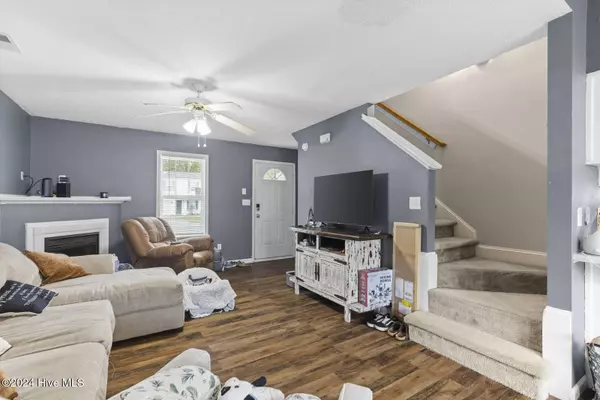 223 Winners CIR S, Jacksonville, NC 28546