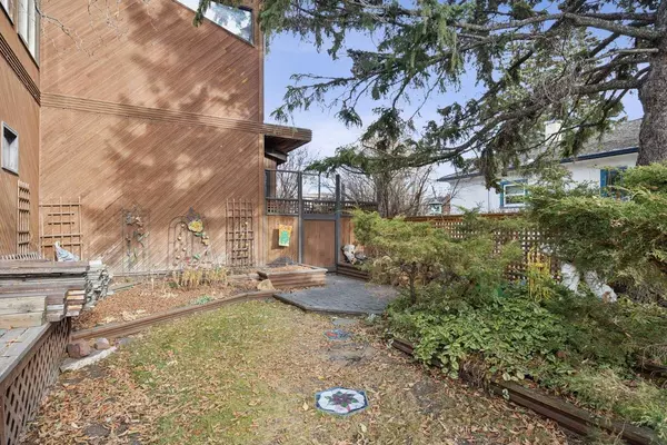 456 22 AVE NW, Calgary, AB T2M 1N3