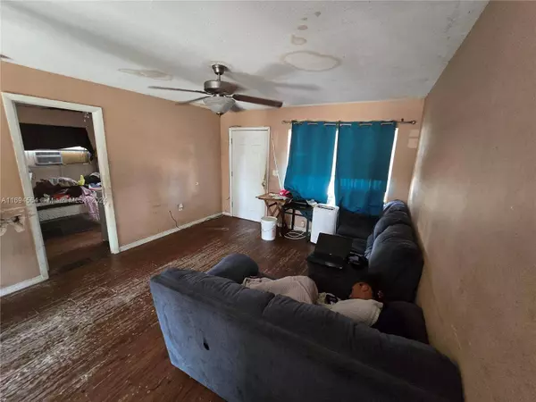 2114 13TH AVE E, Bradenton, FL 34208