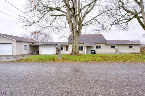 3889 Henderson School RD NE, Mineral City, OH 44656