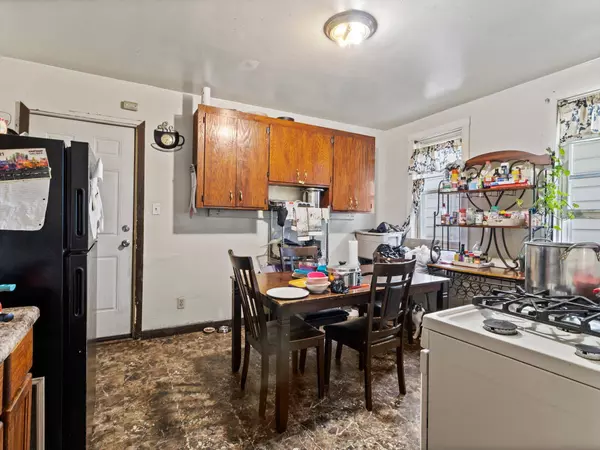 2434 S 9th St, Milwaukee, WI 53215