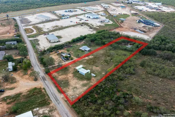 241 PULLINS RD, Pleasanton, TX 78064