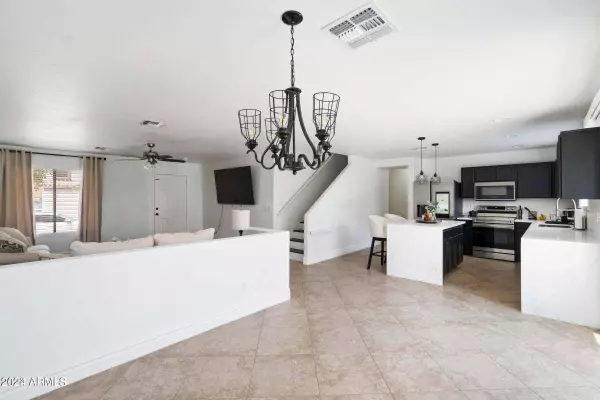 8913 E ORO Circle, Mesa, AZ 85212