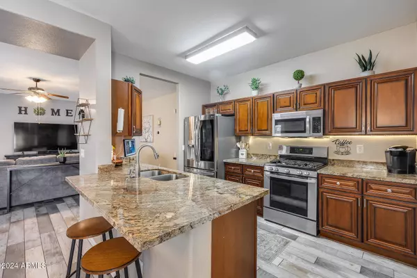 668 E SOLITUDE Trail, San Tan Valley, AZ 85143