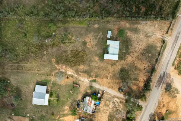 241 PULLINS RD, Pleasanton, TX 78064