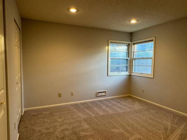 913 Aspen DR, Burnsville, MN 55337