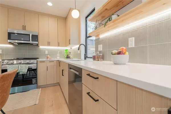 5539 34th AVE NE, Seattle, WA 98105