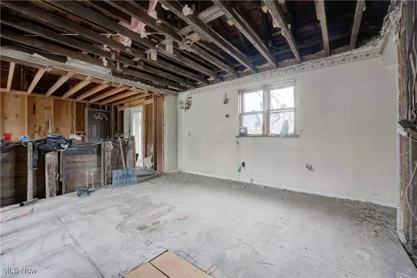 3889 Henderson School RD NE, Mineral City, OH 44656