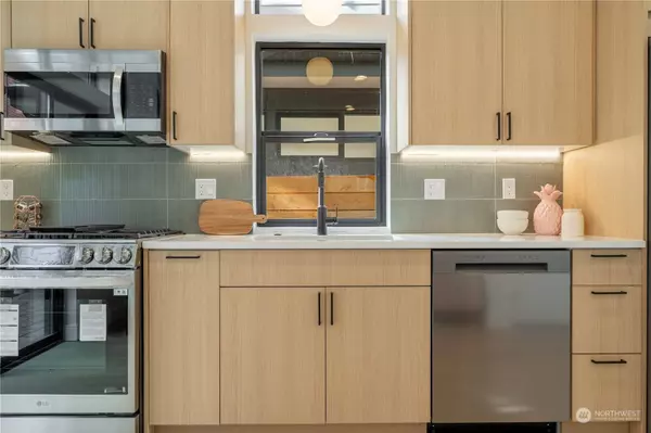 5537 34th AVE NE #B, Seattle, WA 98105