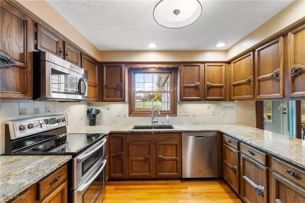 5765 Wiclif ST NE, Canton, OH 44721