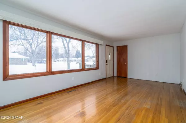 1722 10TH AVE NW, East Grand Forks, MN 56721