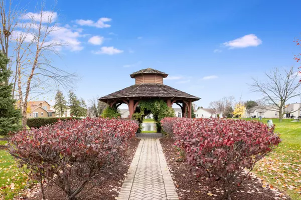 4724 Orrefors CT, Joliet, IL 60431