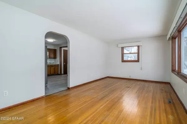 1722 10TH AVE NW, East Grand Forks, MN 56721