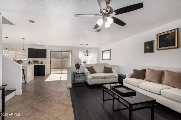 8913 E ORO Circle, Mesa, AZ 85212