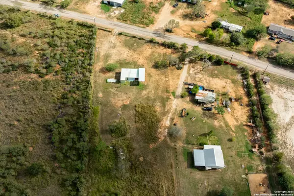 241 PULLINS RD, Pleasanton, TX 78064